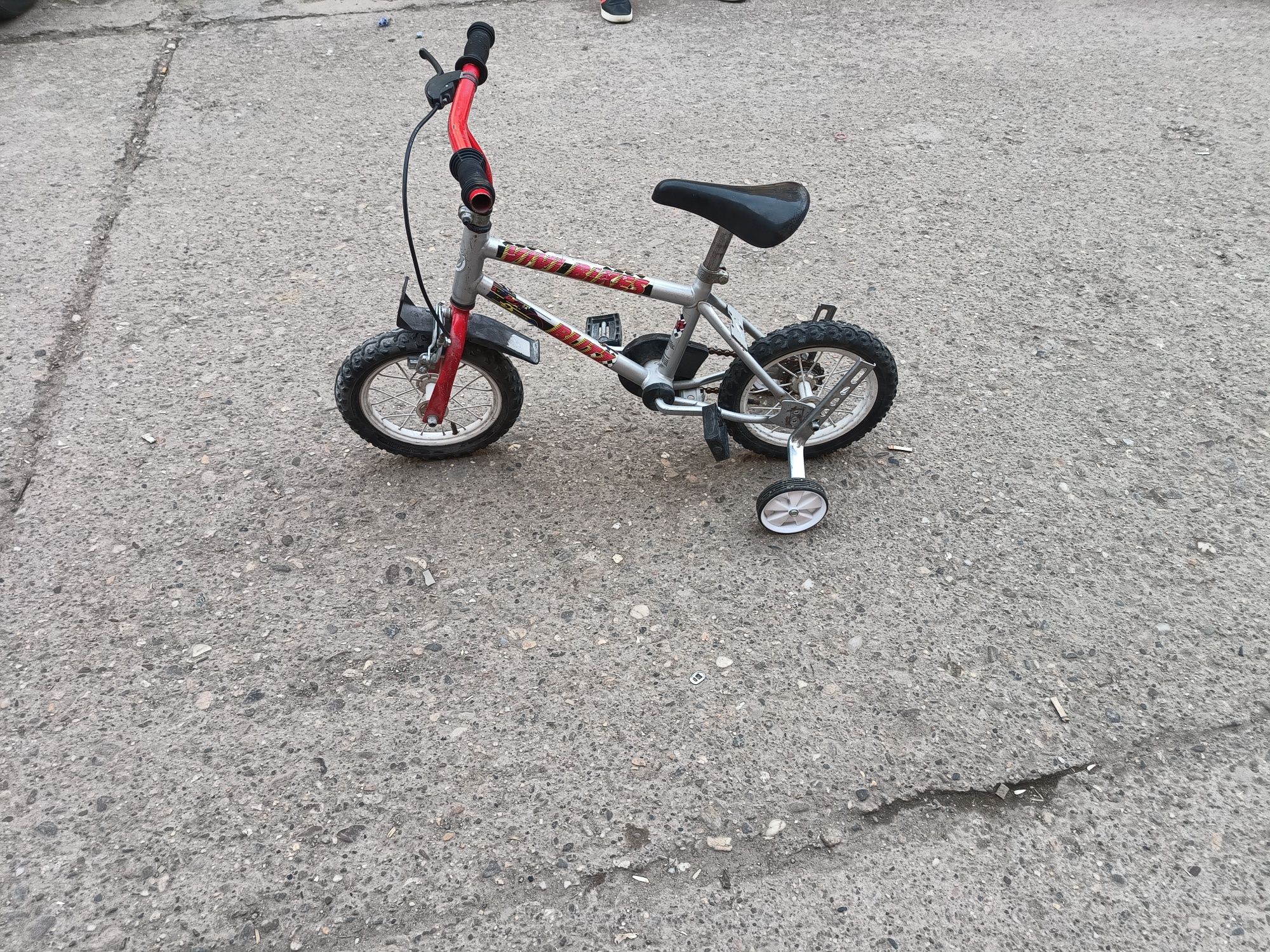 Vind bicicleta de copii cu roti de 12
