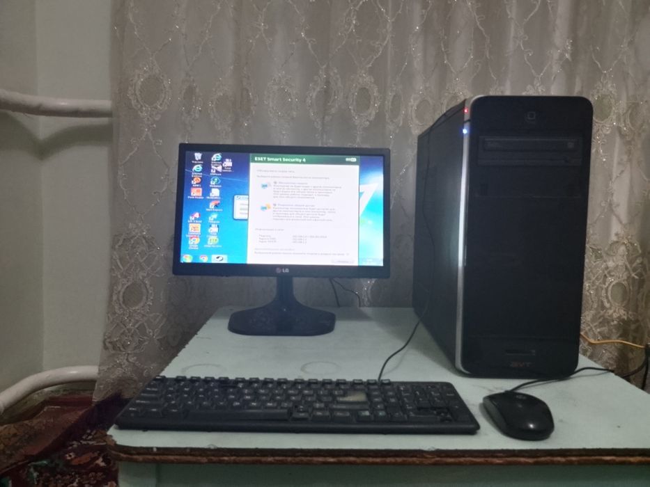 Компьютер с монитором, без клавиатуры и мышки
