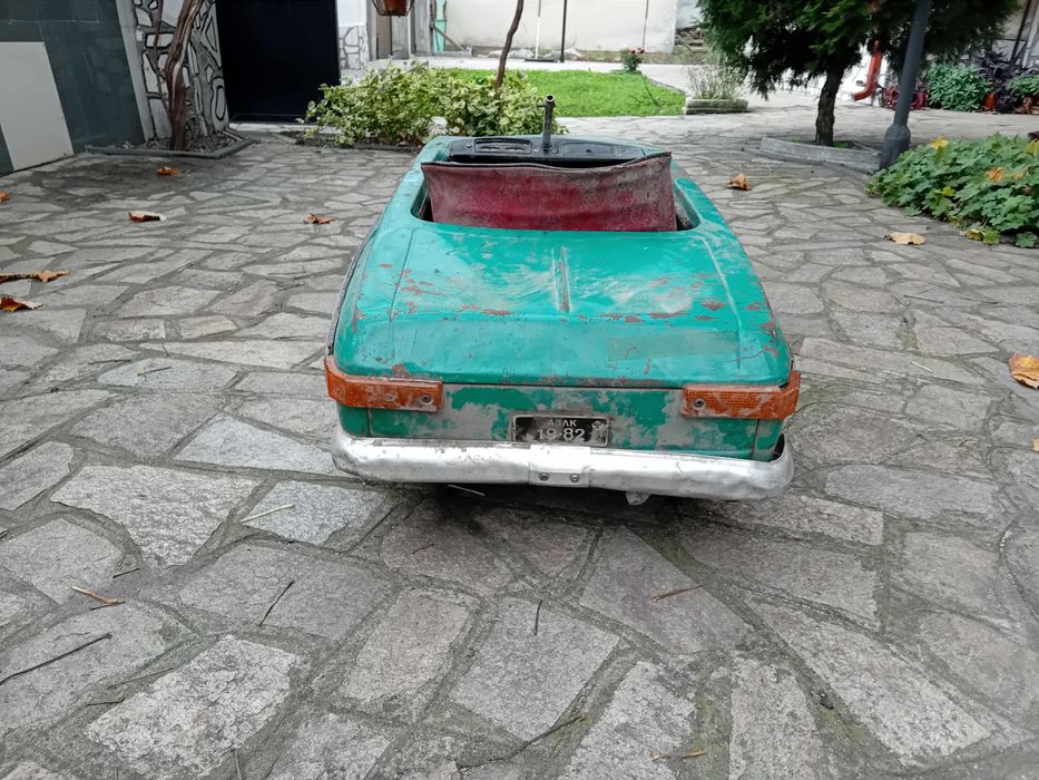 Ретро кола с педали москвич