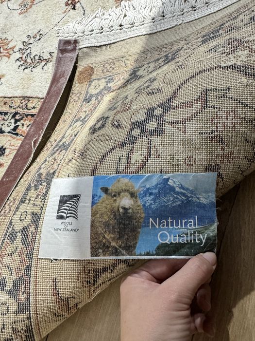 Продам плотный ковер 200 на 300 см