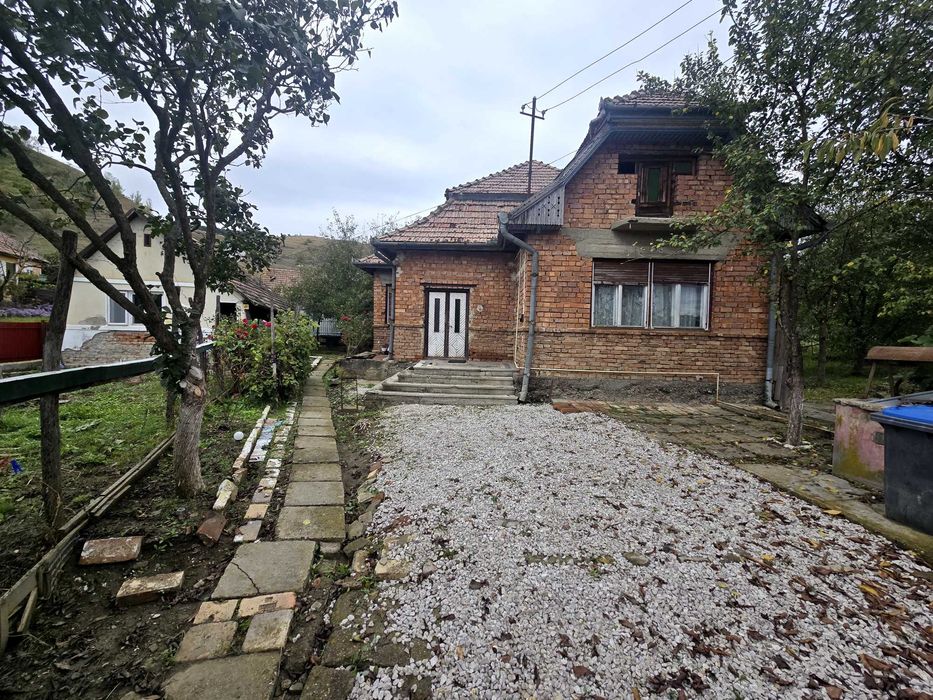 Vand casa de locuit