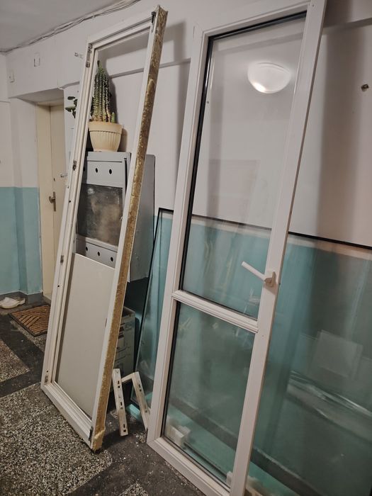 Дограма , врата и прозорец.