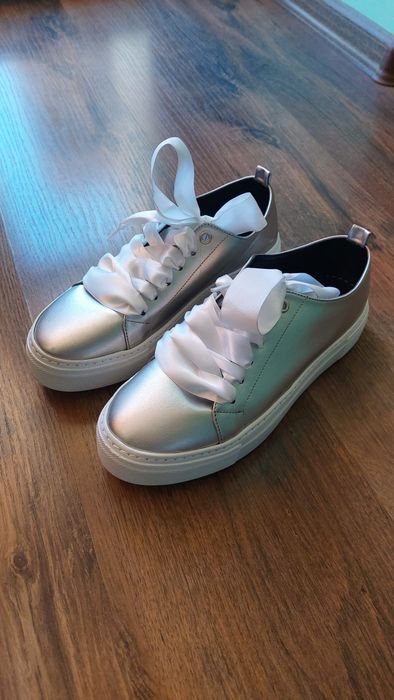 Официални сребристи кецове