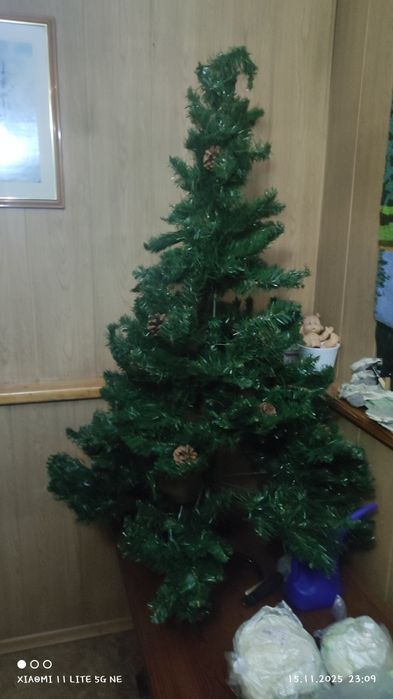 Продам искусственную Ёлку