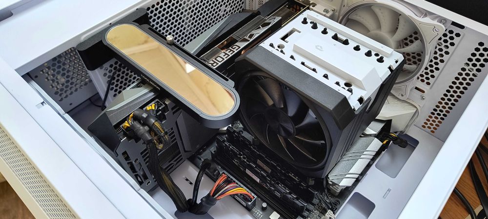 Ryzen 7 5800X3D RTX 3080Ti - 12gb DDR4 - 32гб SSD M-2-1000гб