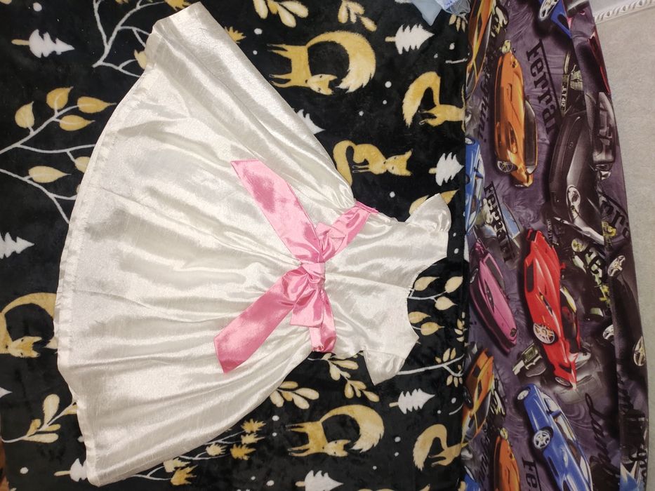 Платье нарядное на девочку 4-6 лет