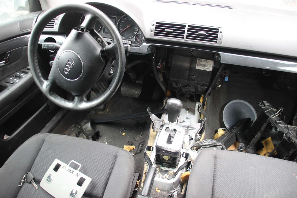 АУДИ  А4 2.0i  Audi  A4 автомат  – само на части