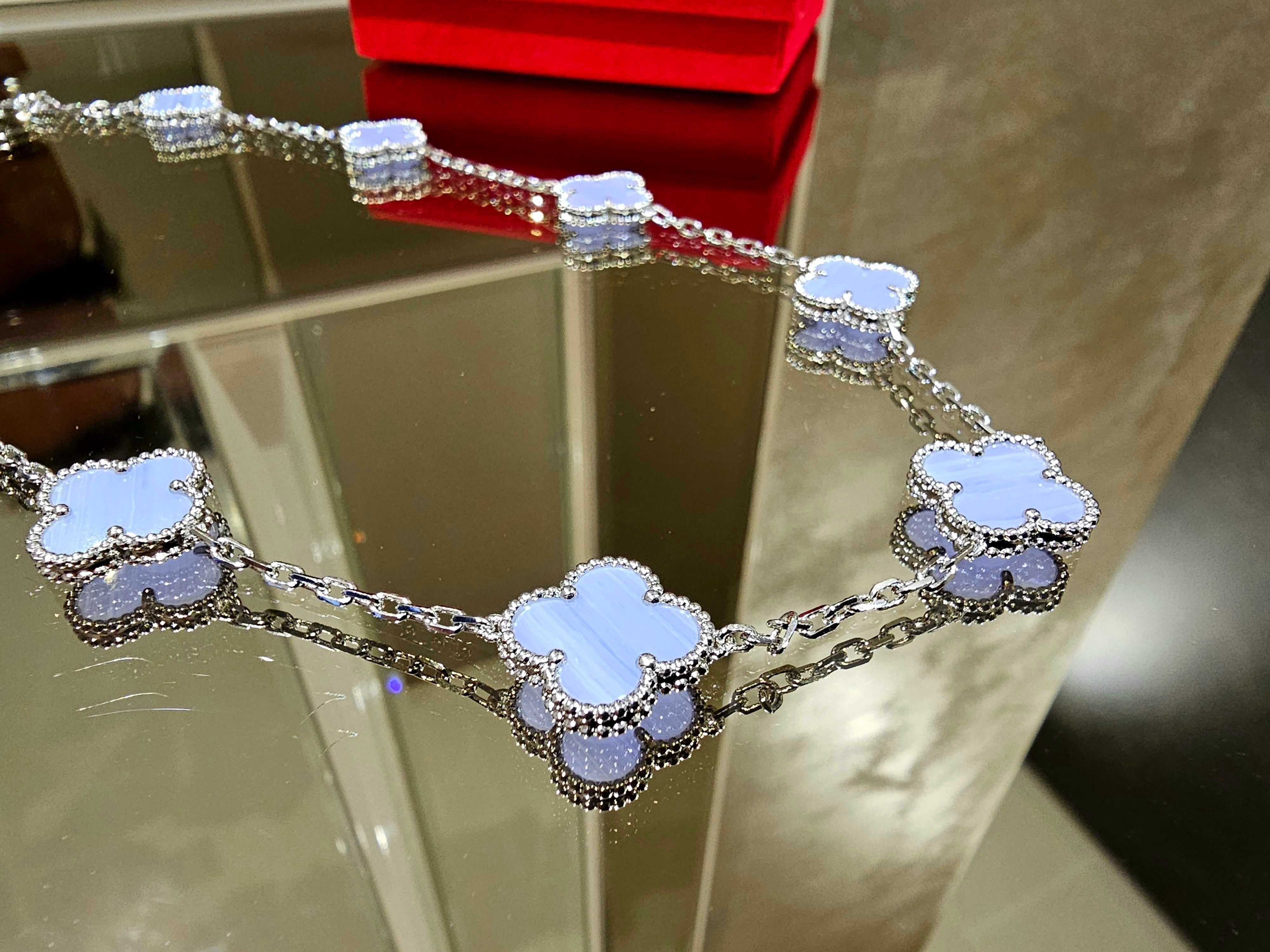 Van Cleef & Arpels VCA Blue Chalcedony 10 Motifs Alhambra Дамско Колие