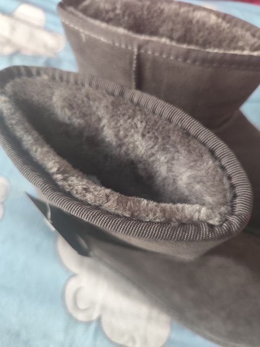 Ugg-uri noi cu eticheta