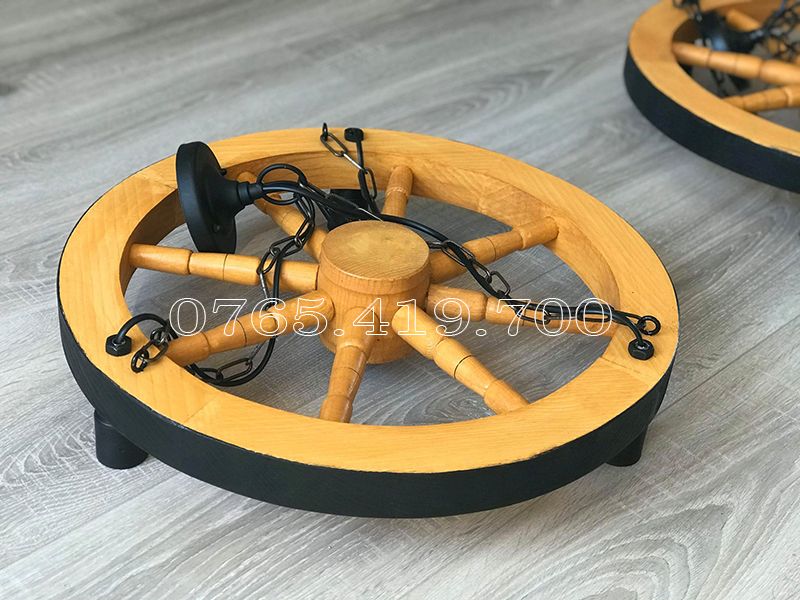 Lustra roata car / candelabru roata lemn