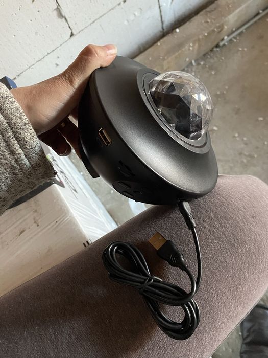 Lampa de veghe cu boxa portabila