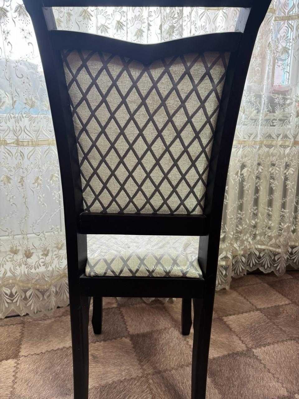 Стол со стульями