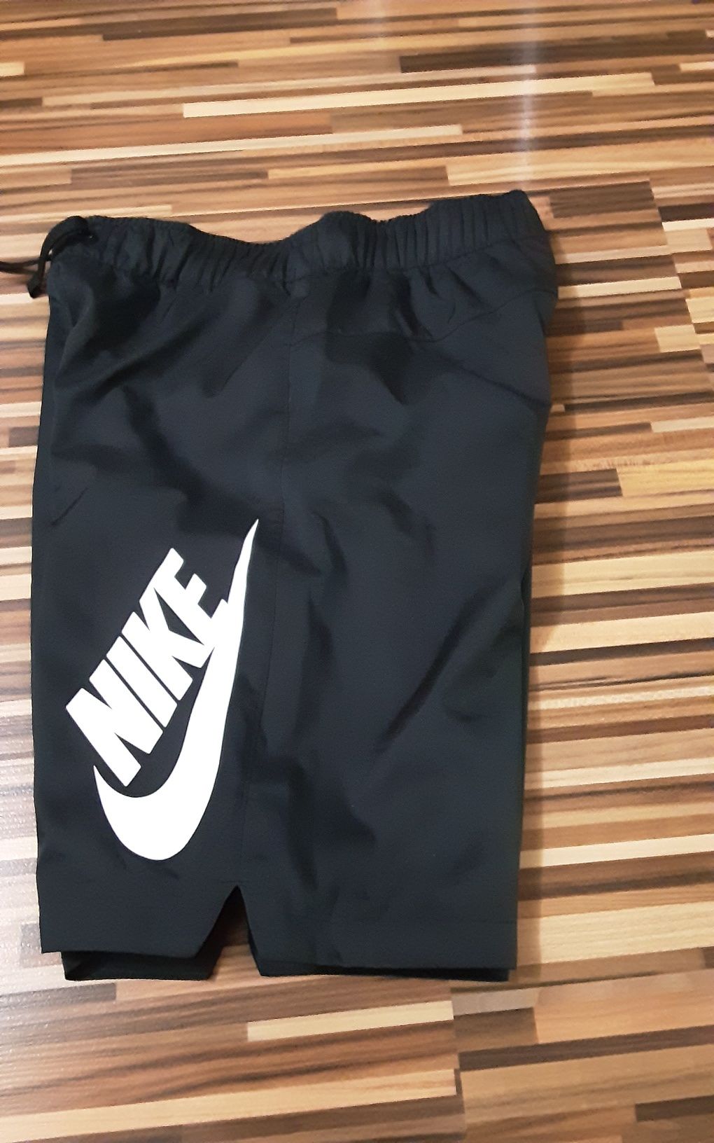 (L 147-158) NIKE оригинални тениски(35лв) къси нови панталони (39лв)