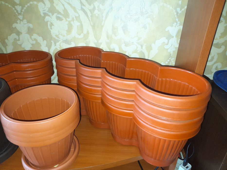 Jardiniere ghivece pentru flori