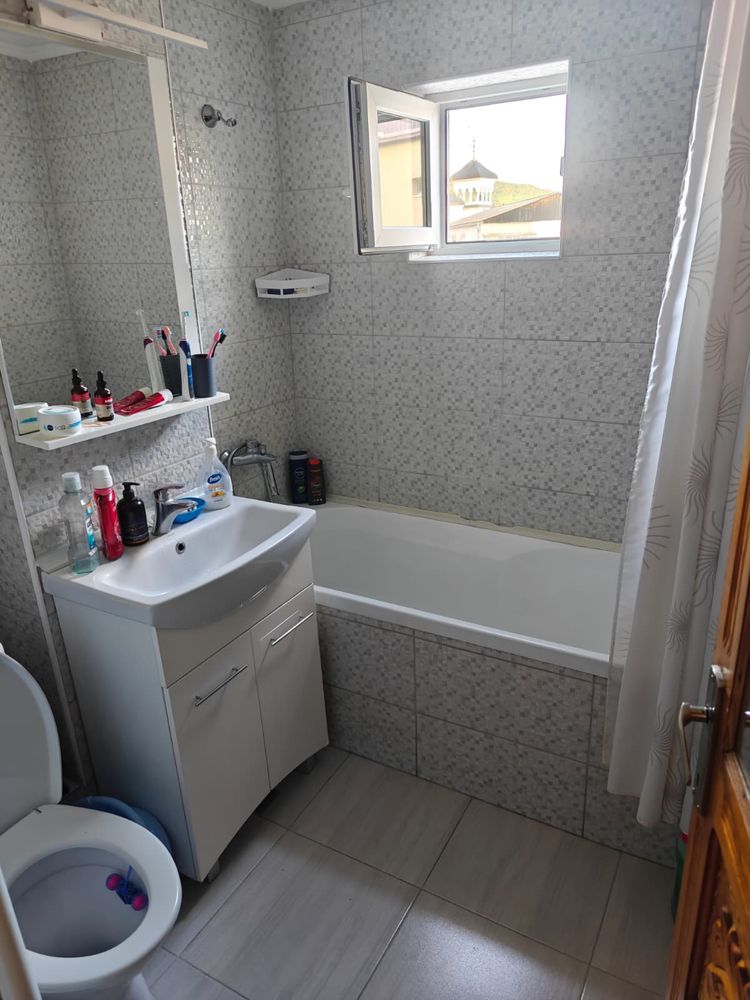 Apartament 3 camere, parcare, 2 balcoane, beci