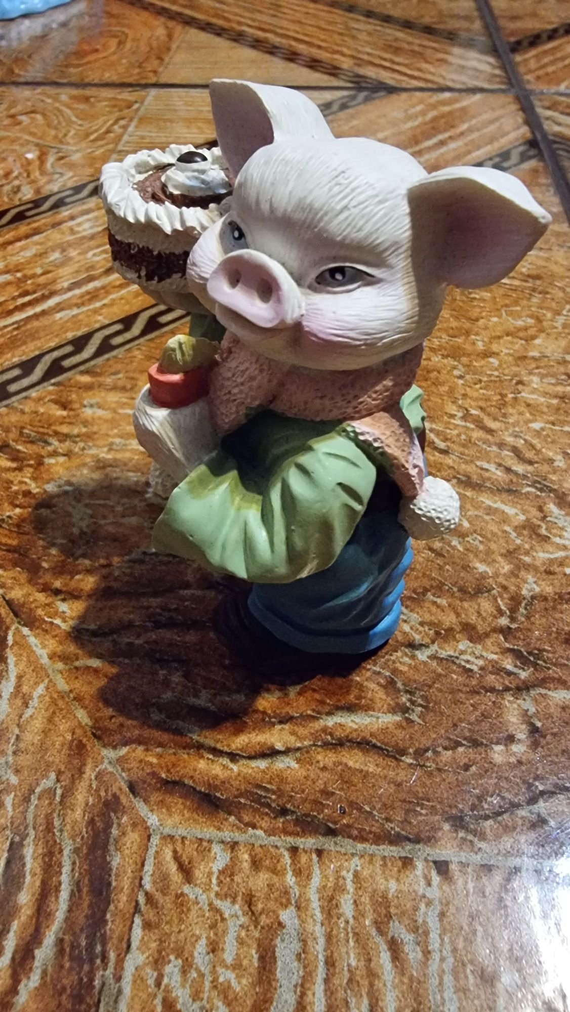 Bibelou Statueta Pig With Cake