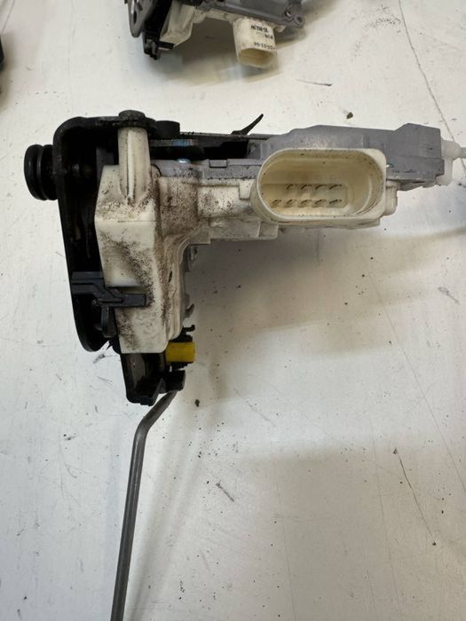 Broasca incuietoare stanga dreapta fata spate Audi A3 8P A4 B7 A6 C6