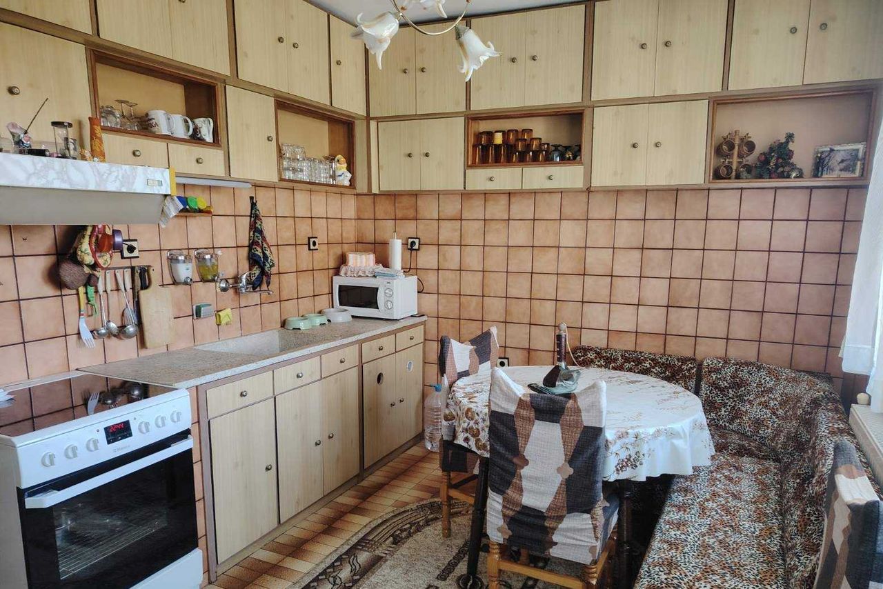 Продава се Къща в Левски - 340 кв.м за 180 €/кв.м - Снимка #11
