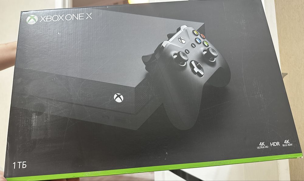 Продаю игровую консоль Xbox One X с жёстким диском на 1 ТБ.