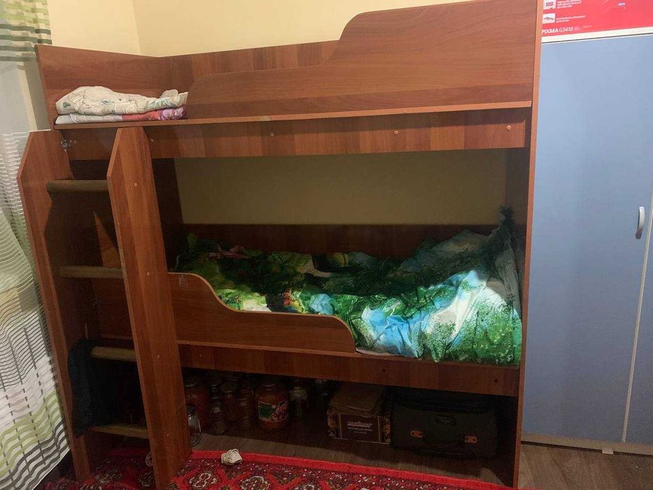 Ikki qavatli bolalar krovati sotiladi. Holati juda yaxshi
