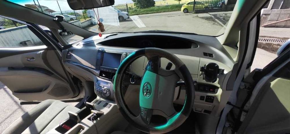 Toyota Estima hibrid