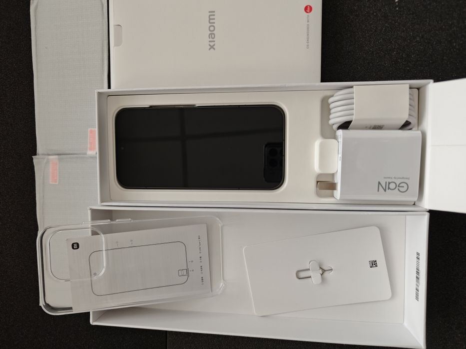 Чисто нов Xiaomi 17  16RAM/512GB Black