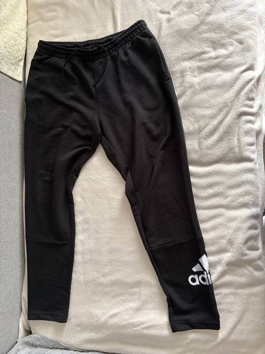 Pantaloni Adidas in stare foarte buna