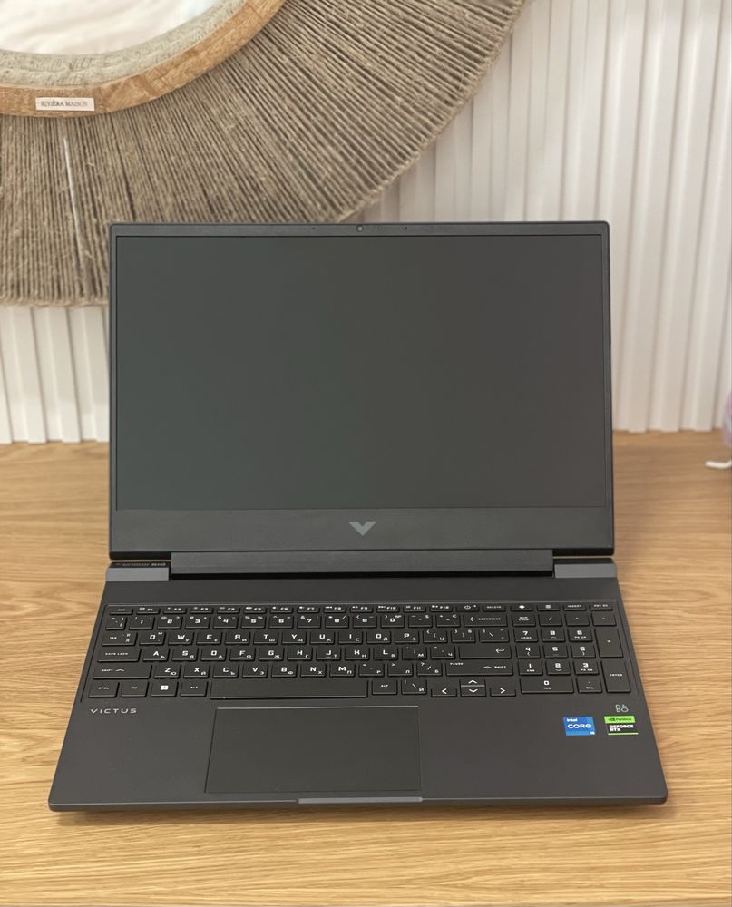 Продавам геймърски лаптоп HP Victus 15 със i5‑13500H, 4060 и 32gb ram