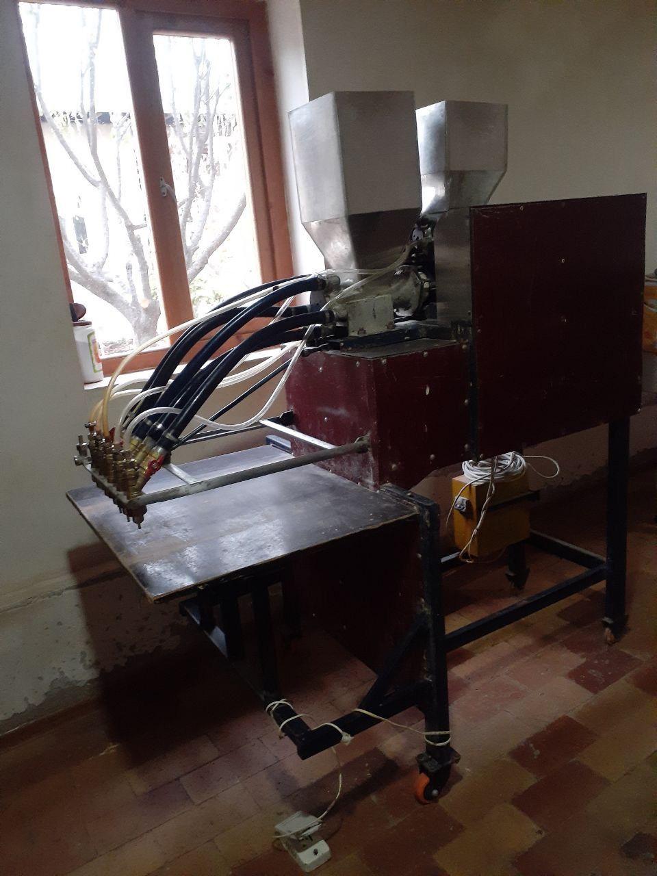 Xitoyda ishlab chiqarilgan keks aparat