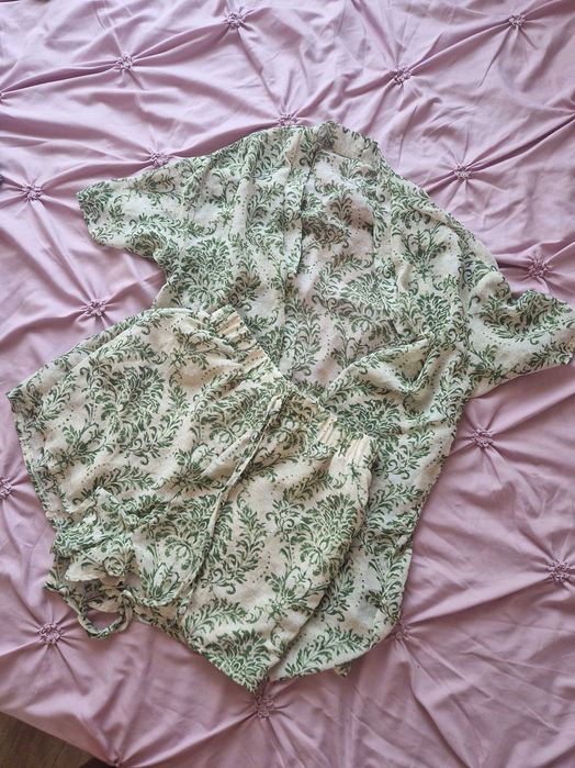 Сет къси панталони и риза, С размер