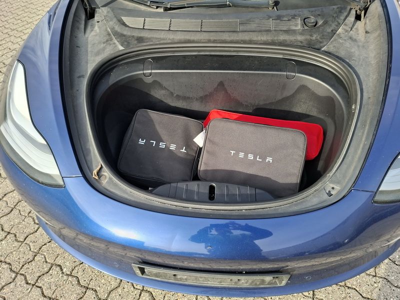 Tesla - Model 3 Long Range AWD