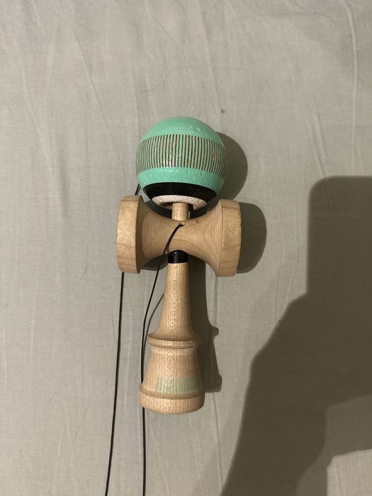 Schimb kendama Sweets Bones cu Krom color