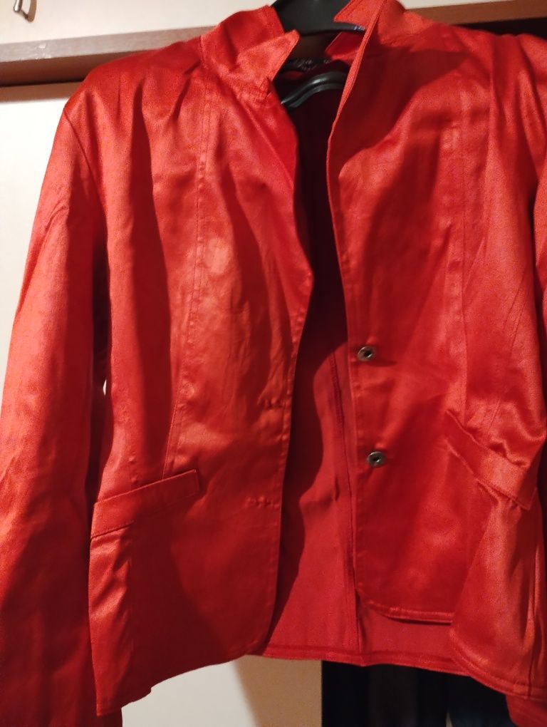 Червено дамско сатенено сако