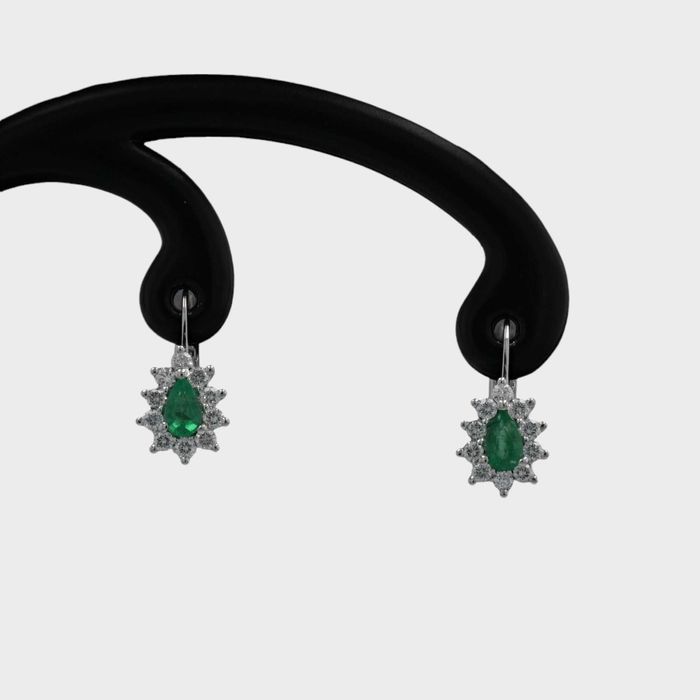 Cercei din aur alb 18k cu smaralde si diamante, 3,77 grame-cod 6930