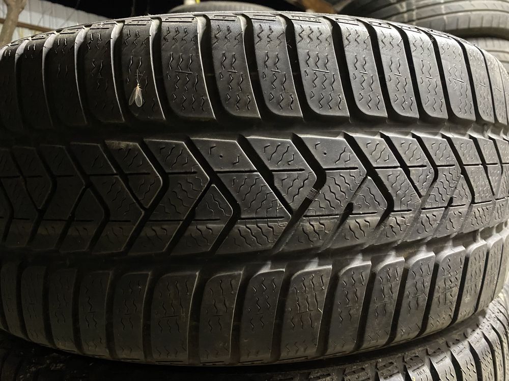 Комплект Всесезонные Шины 245/40R18 Pirelli.