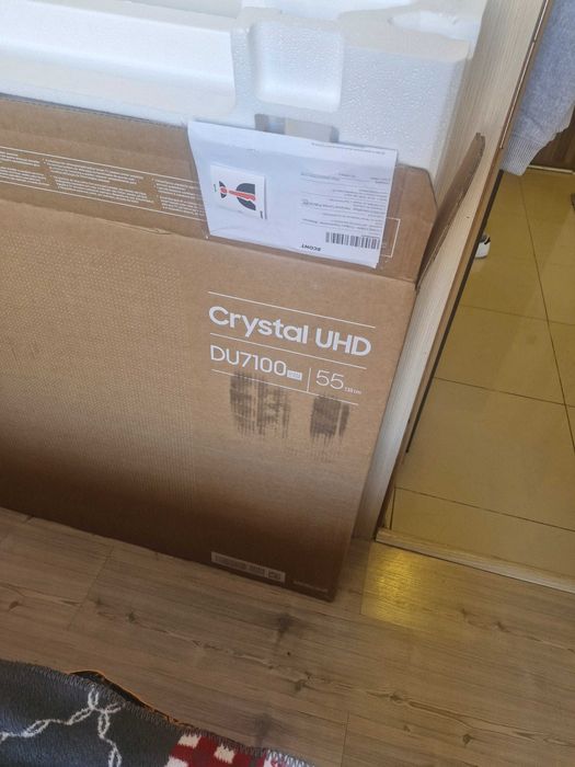 Продава се нов телевизор Самсунг 55 инча Cristal UHD DU 7100