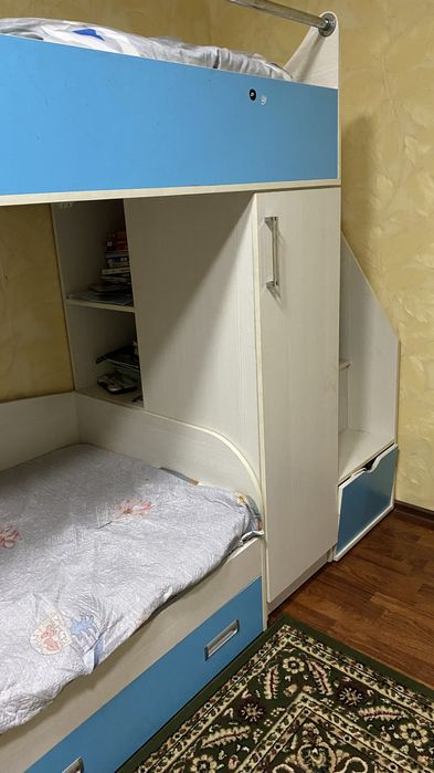 Продаю двухярусную кровать в отличном состояний