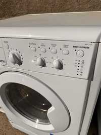 Mașina de spălat rufe cu uscare Indesit