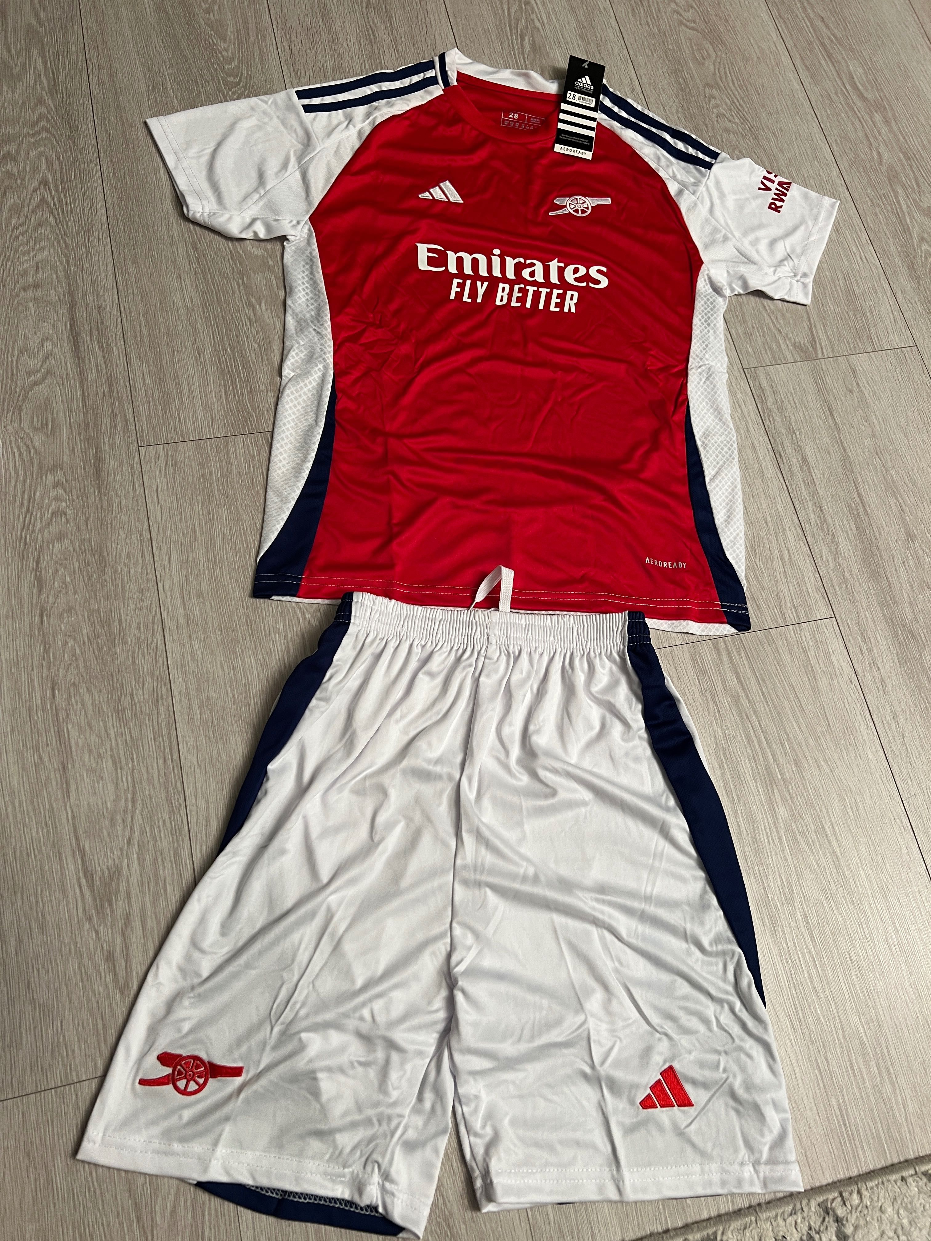 Нов спортен екип на Arsenal – за 8–10 годишно дете – с етикет