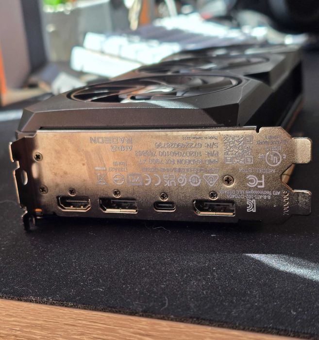 Продавам видео карта RX 7900 XT PowerColor