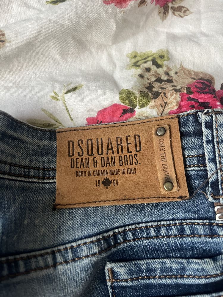 Къси дънки на dsquared2