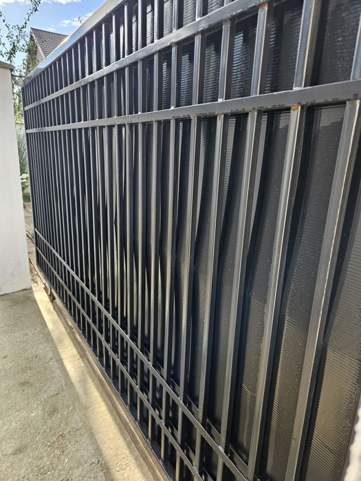 Vand poarta auto culisanta + poarta pietonala