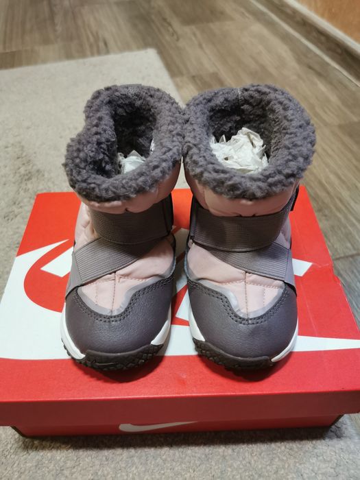 Продавам боти NIKE FLEX ADVANCE BOOT
Измерена стелка от ме