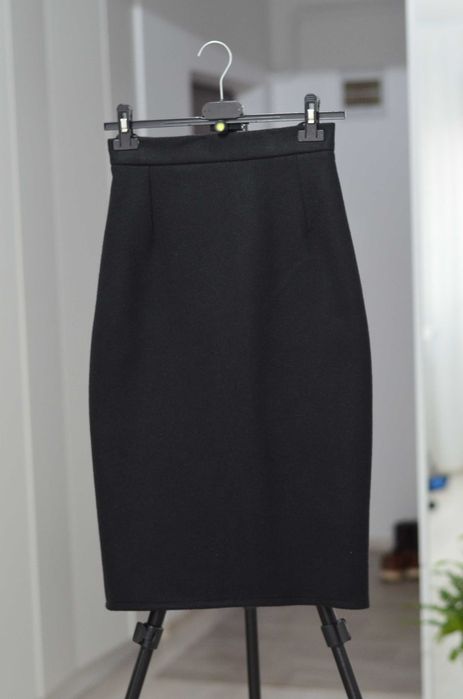 Fusta midi neagra noua, material gros,sezon toamna iarna, XS - S