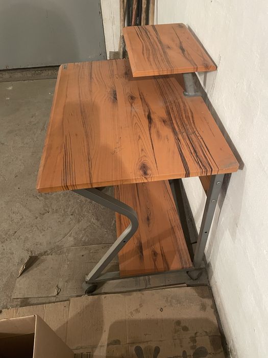 Продам компьютерный стол б/у в хорошем состоянии