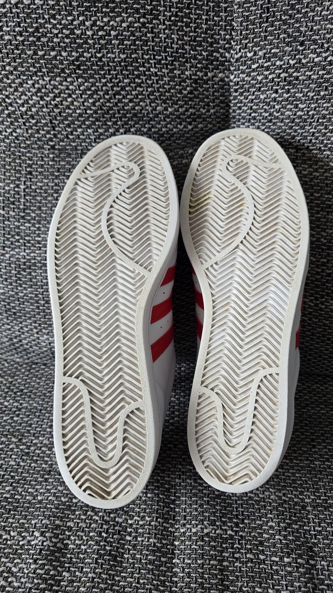Продавам маратонки Adidas Superstar