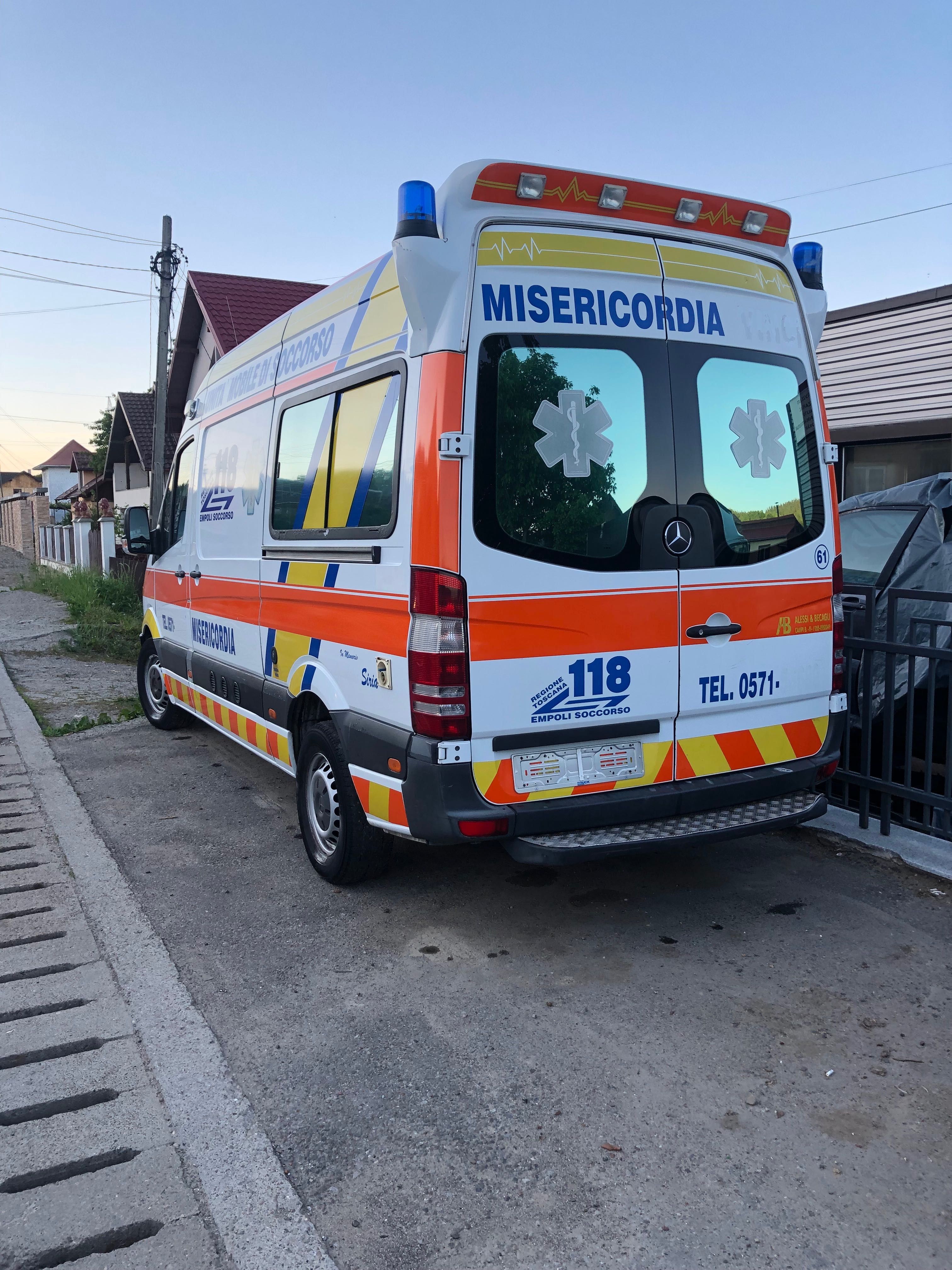 Ambulanta mecedes sprinter/crafter/transporter 4x4
