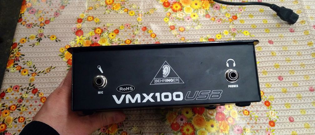 Mixer DJ Behringer VMX100USB