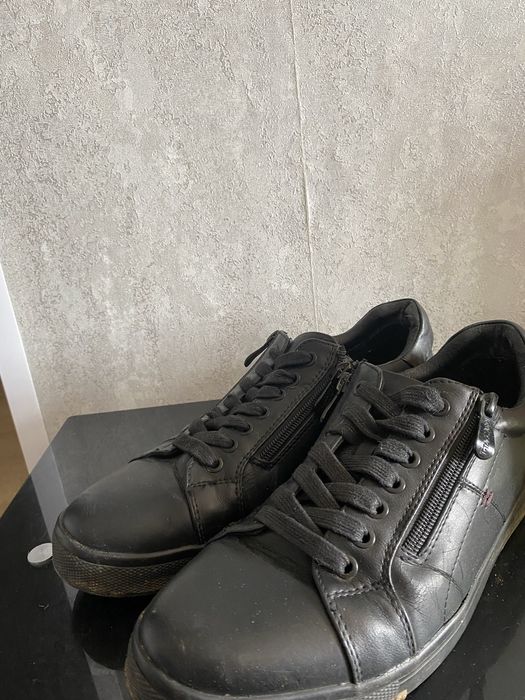 Продам зимние ботинки