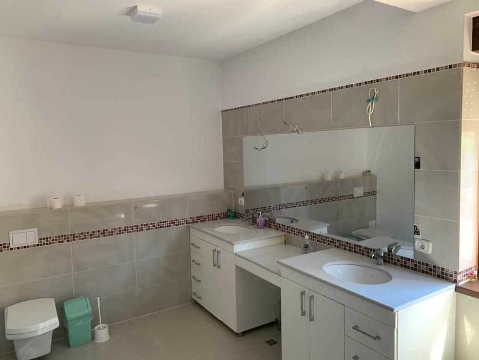 Vilă modernă și spațioasă cu grădină — Giroc, la intrare în Timișoara